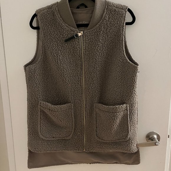 Oversized Sherpa Vest - Picture 2 of 4